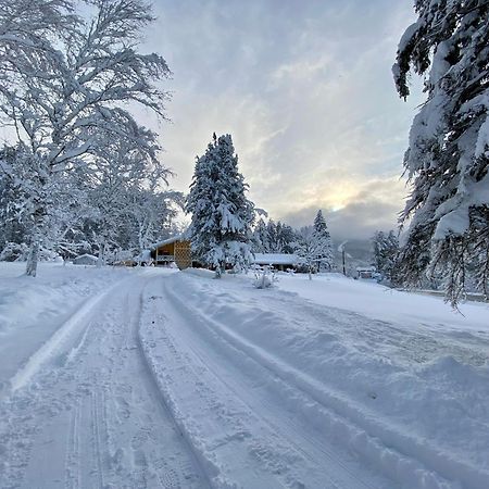 Snowdon Chalet Motel Londonderry Экстерьер фото