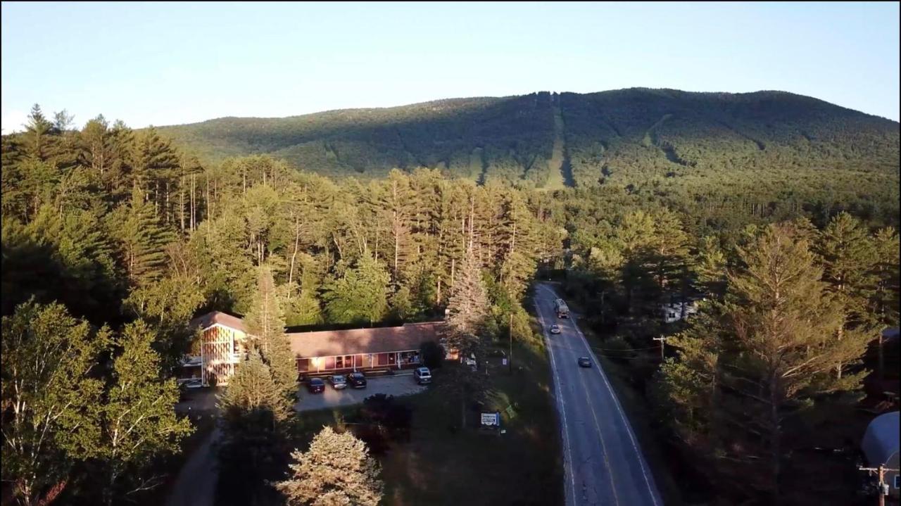 Snowdon Chalet Motel Londonderry Экстерьер фото