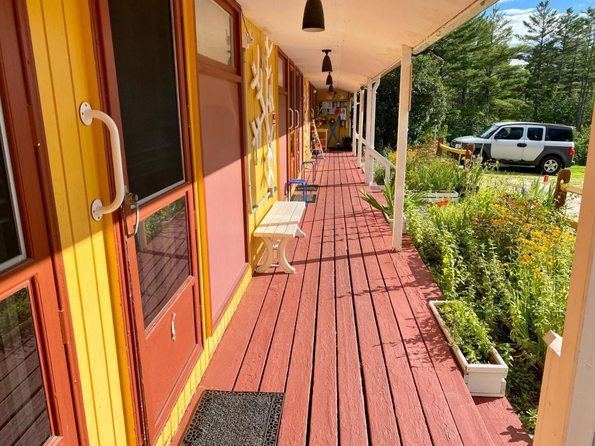 Snowdon Chalet Motel Londonderry Экстерьер фото