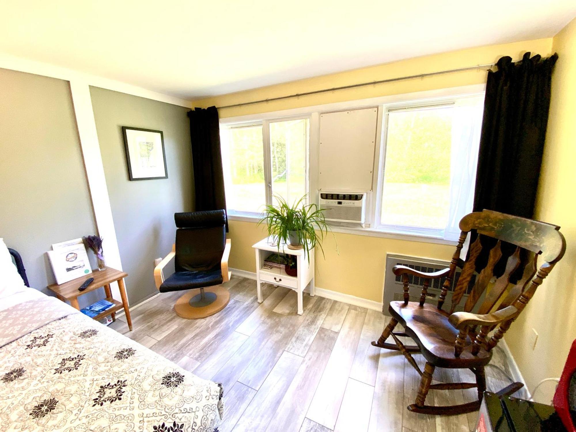 Snowdon Chalet Motel Londonderry Экстерьер фото